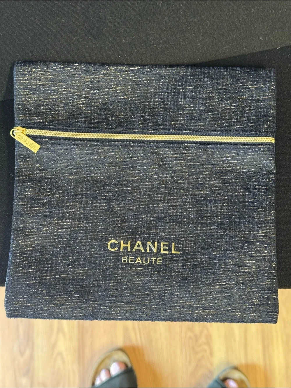 ✨ CHANEL Beauté Blue Shimmer Metallic Cosmetic Pouch / Clutch
